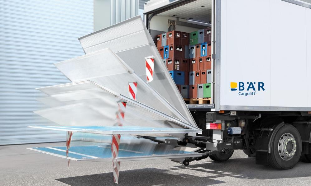 Séquences d'ouverture d'un hayon élévateur BAR standard, avec ouverture et abaissement simultanés de la plate-forme